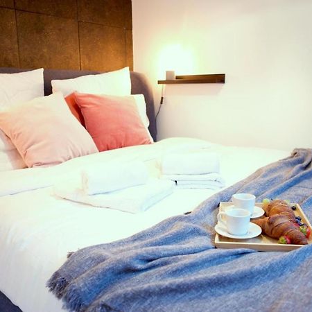 P&O Serviced Apartments Kinowa Warschau Buitenkant foto