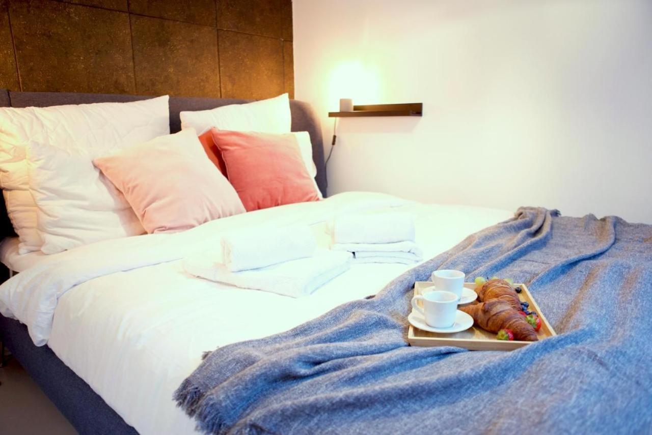 P&O Serviced Apartments Kinowa Warschau Buitenkant foto